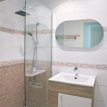 Cala Gonzalez 47 *